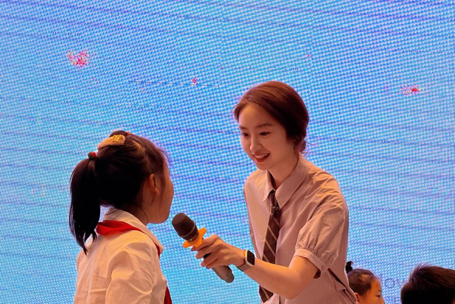 从“经历”走向“经验”一一栖霞区小学语文低年级“学科实践”专题研讨_html_mdd45ddd.jpg