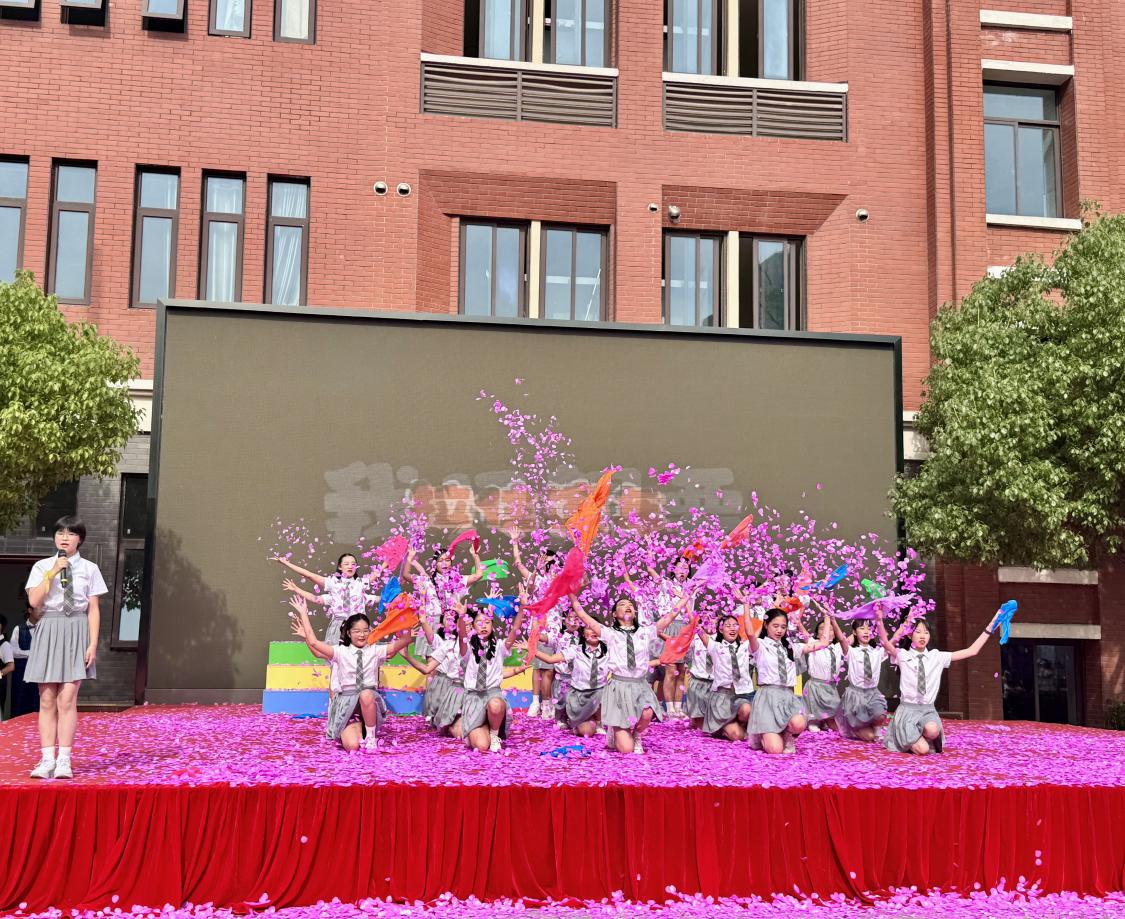 【湖畔·学生活动】永远是夏天——金陵小学（仙林湖校区）2019级毕业典礼圆满举行_html_m7aeebcf1.jpg
