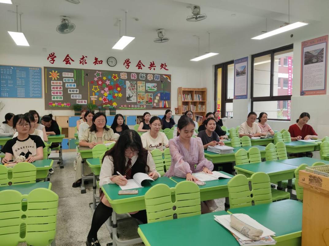 善思而奋进 善研而砺行——记语文组新学期校本研修_html_2d060958.jpg