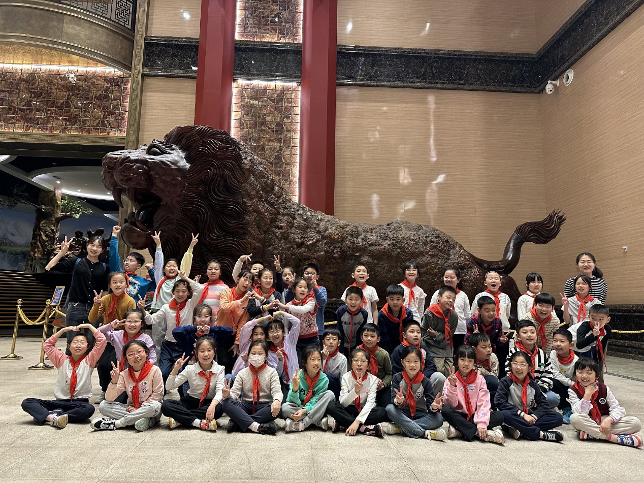 【博学广志】春生万物荣 研学正当时——记金陵小学广志路校区三年级春季社会实践活动_html_m239edd22.jpg