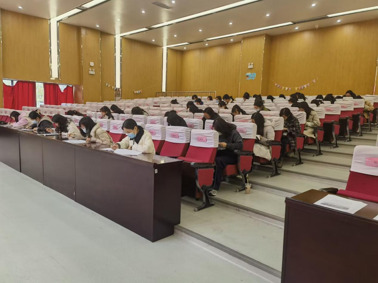 【博学广志】教学巧设计 竞赛展技能——记金陵小学广志路校区语文教学设计比赛_html_m5eb740c3.jpg