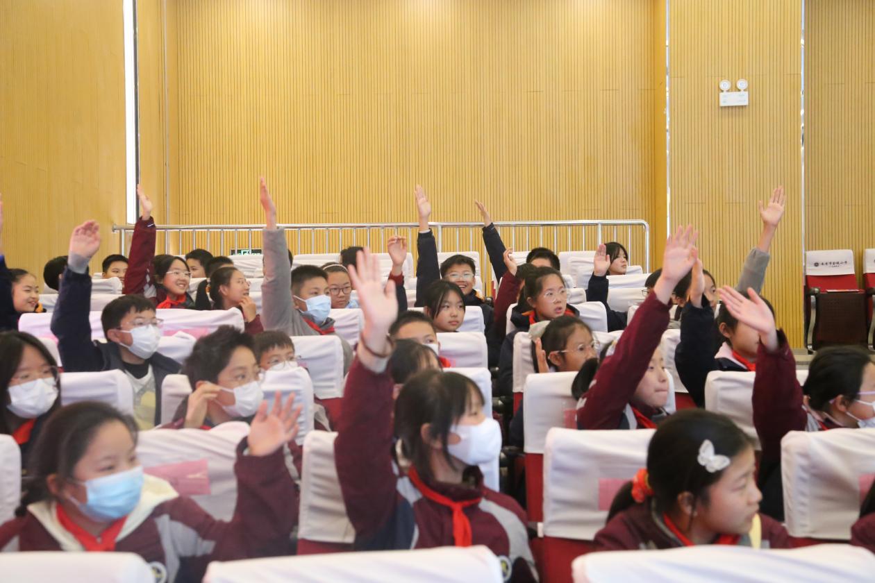 【博学广志】护航正青春，健康不“毒”行——金陵小学广志路校区开展禁毒宣讲活动_html_2b6c9358.jpg