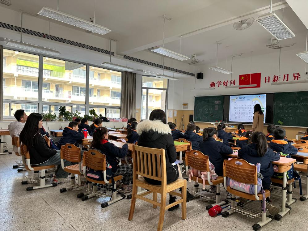 【湖畔·童化课堂】以研促学，以学促教——音乐校本研修之学科融合舞动课堂_html_m2a4e845e.jpg