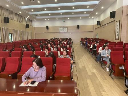 【湖畔·德育研习】强化班主任职责，提升教育质量——金陵小学（仙林湖校区）班主任会议召开_html_3f30d0f8.jpg