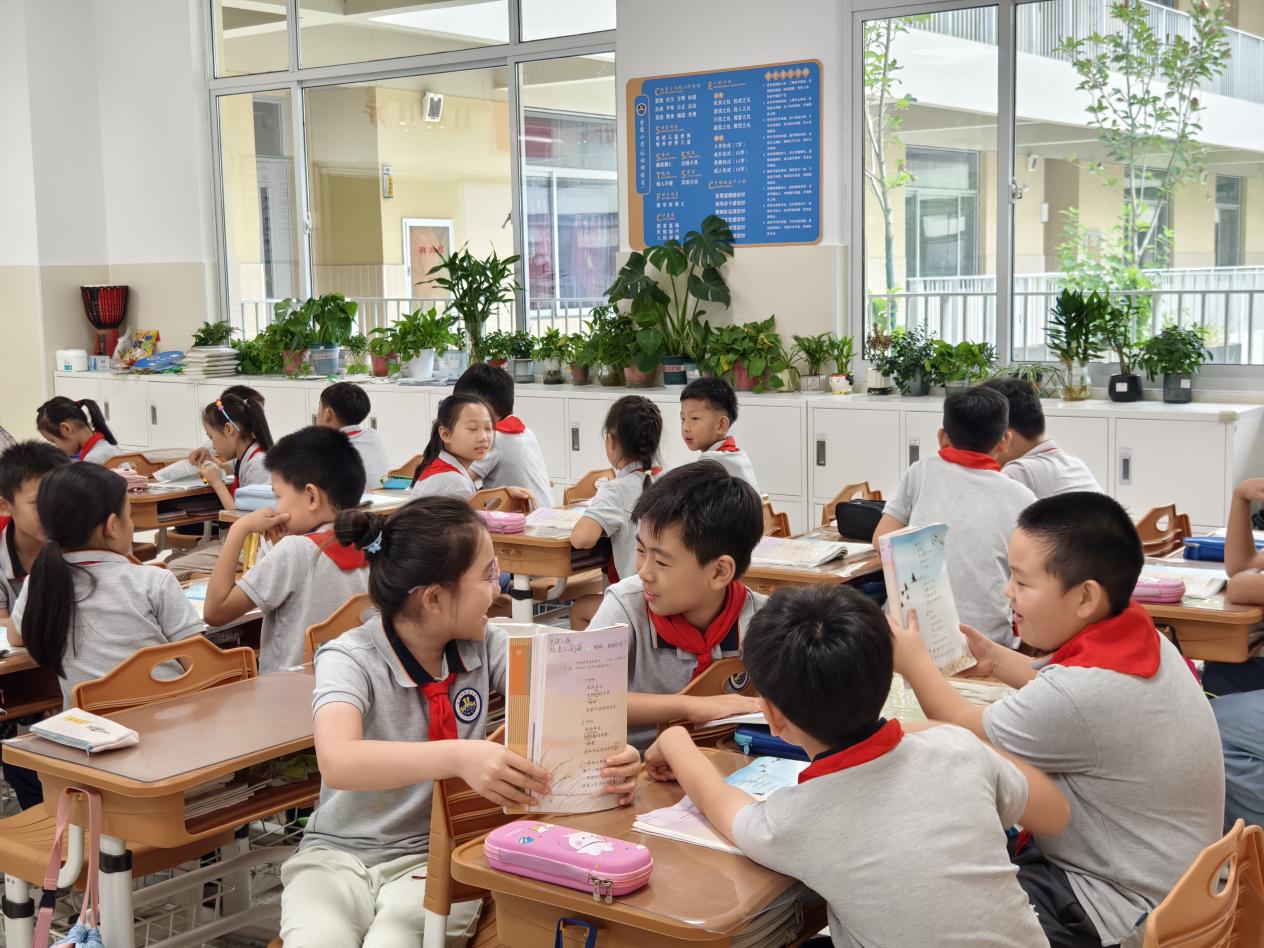 【湖畔·童化课堂】听秋之语韵 品教研成果——记金陵小学（仙林湖校区）三年级语文组教研活动_html_m3ce68c27.jpg