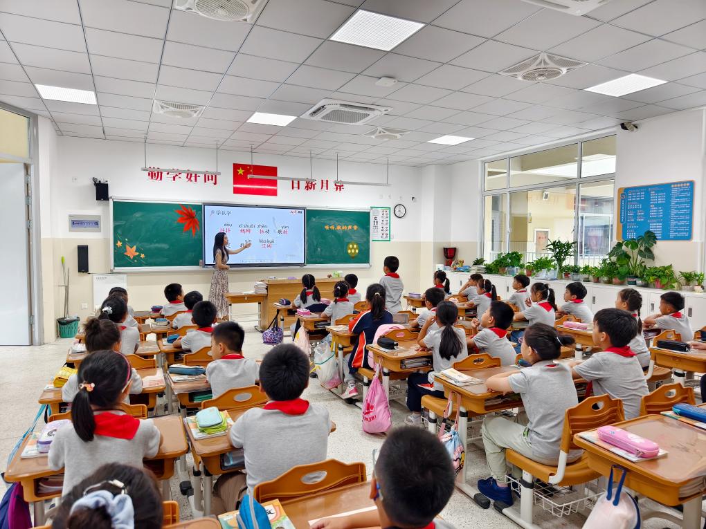 【湖畔·童化课堂】听秋之语韵 品教研成果——记金陵小学（仙林湖校区）三年级语文组教研活动_html_m566c4b20.jpg