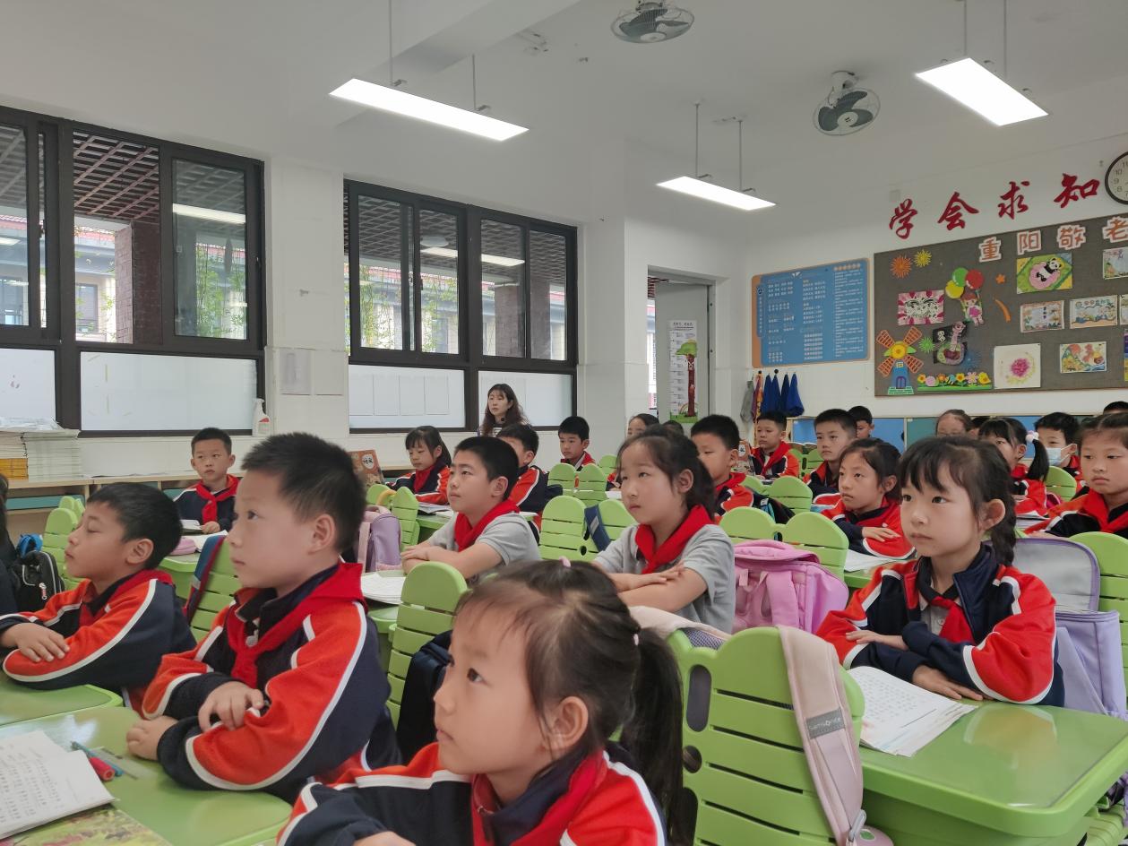 【湖畔·童化课堂】绽放温情之花，演绎温暖篇章——记金陵小学（仙林湖校区）二年级语文组教研活动_html_m1b747b60.jpg