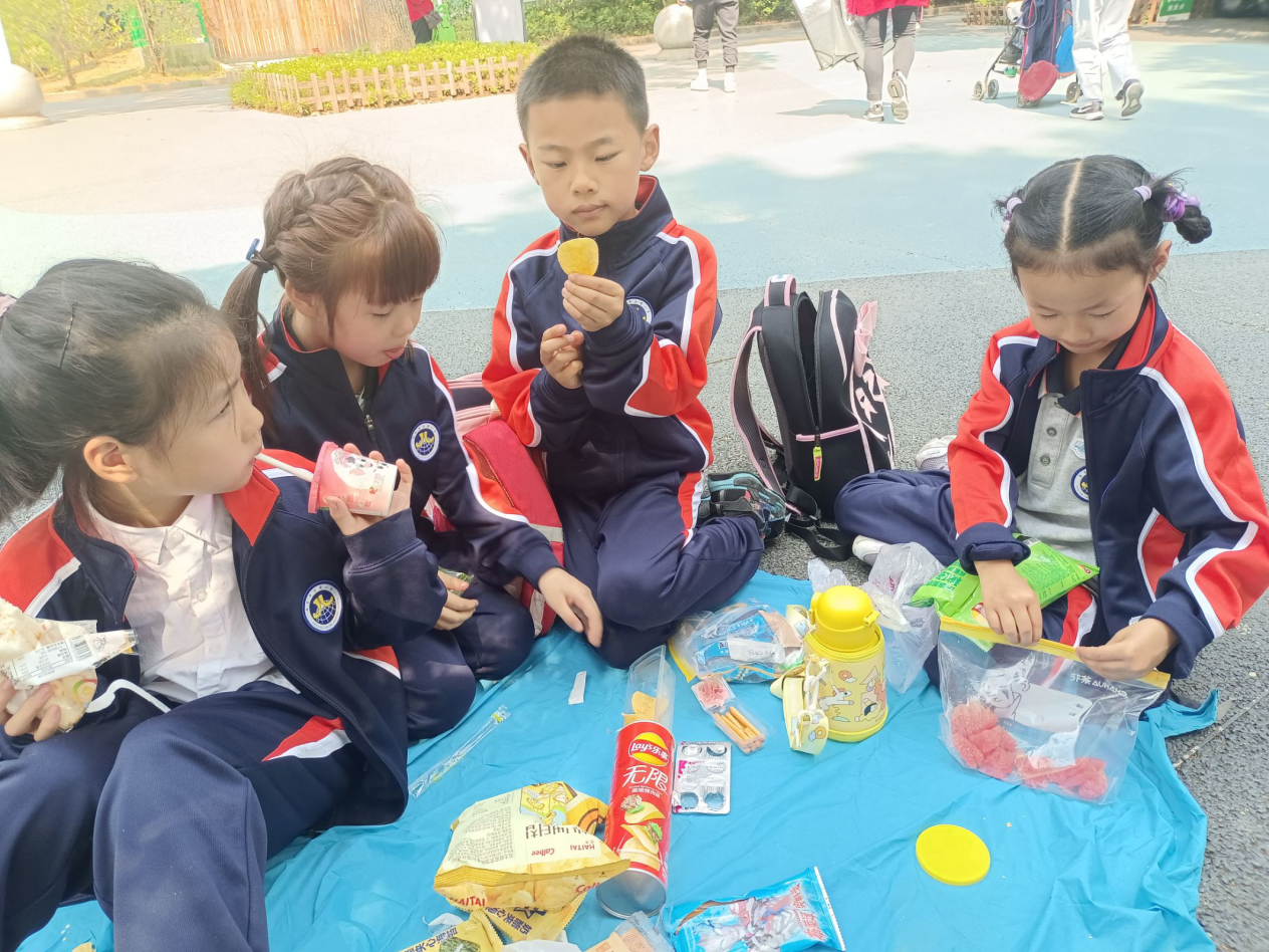 【湖畔•学生活动】秋游红山，乐享自然——记金陵小学（仙林湖校区）一年级秋季综合实践活动_html_m77ea2143.png