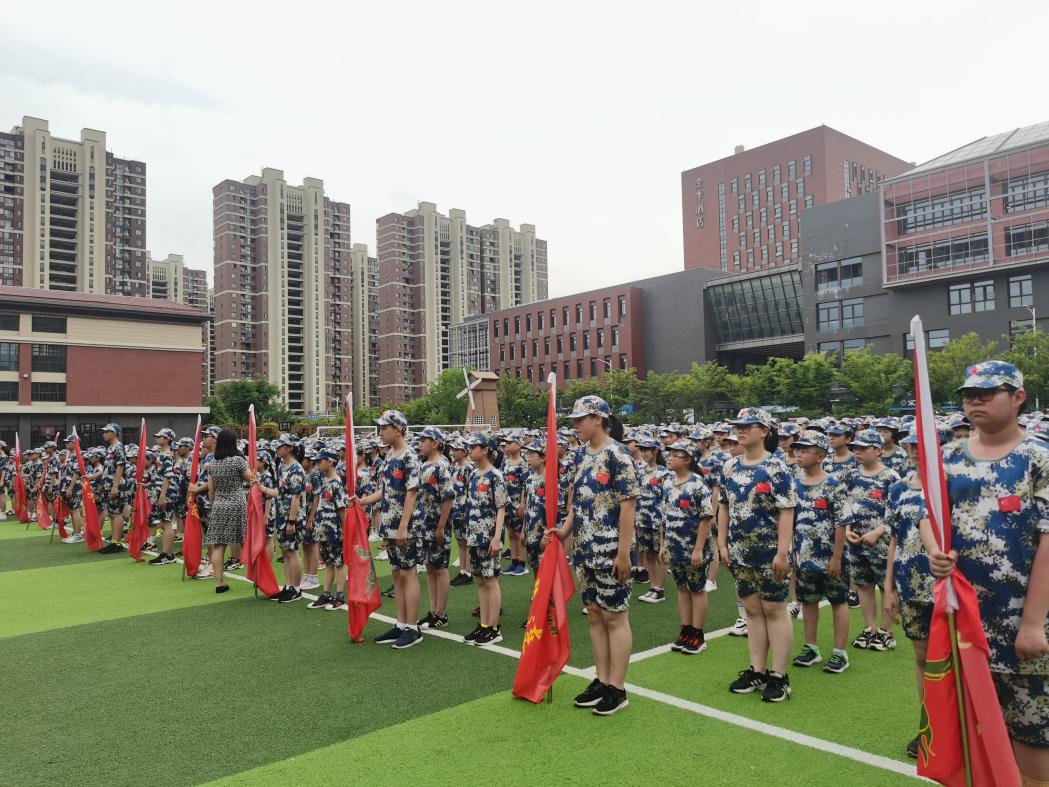 【湖畔光影】心似骄阳万丈光 敢问天地试锋芒——2017级学生国防教育夏令营（一）_html_m20b148ab.jpg