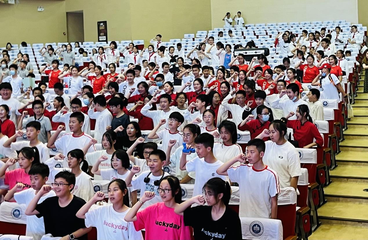 【湖畔光影】不负韶华，筑梦未来 ——金陵小学（仙林湖校区）2016级六年级毕业典礼_html_4003779b.jpg