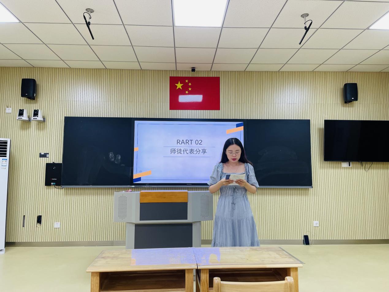 【湖畔光影】薪火相传，匠心筑梦——金陵小学（仙林湖校区）2021-2022学年度第二学期师徒结对总结会_html_7b1de65c.jpg