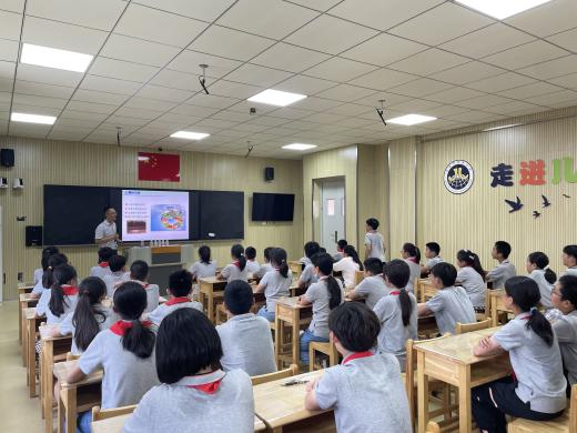 【湖畔光影】走进土壤，保护土壤——记金陵小学（仙林湖校区）科技活动周之栖霞区科普报告进校园活动_html_m1fe9eed8.jpg