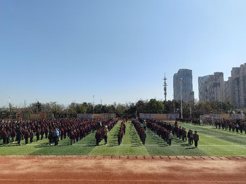【博学广志】正值青春好韶华，队列队形展风采——金陵小学广志路校区开展队列队形比赛_html_m25b38863.jpg