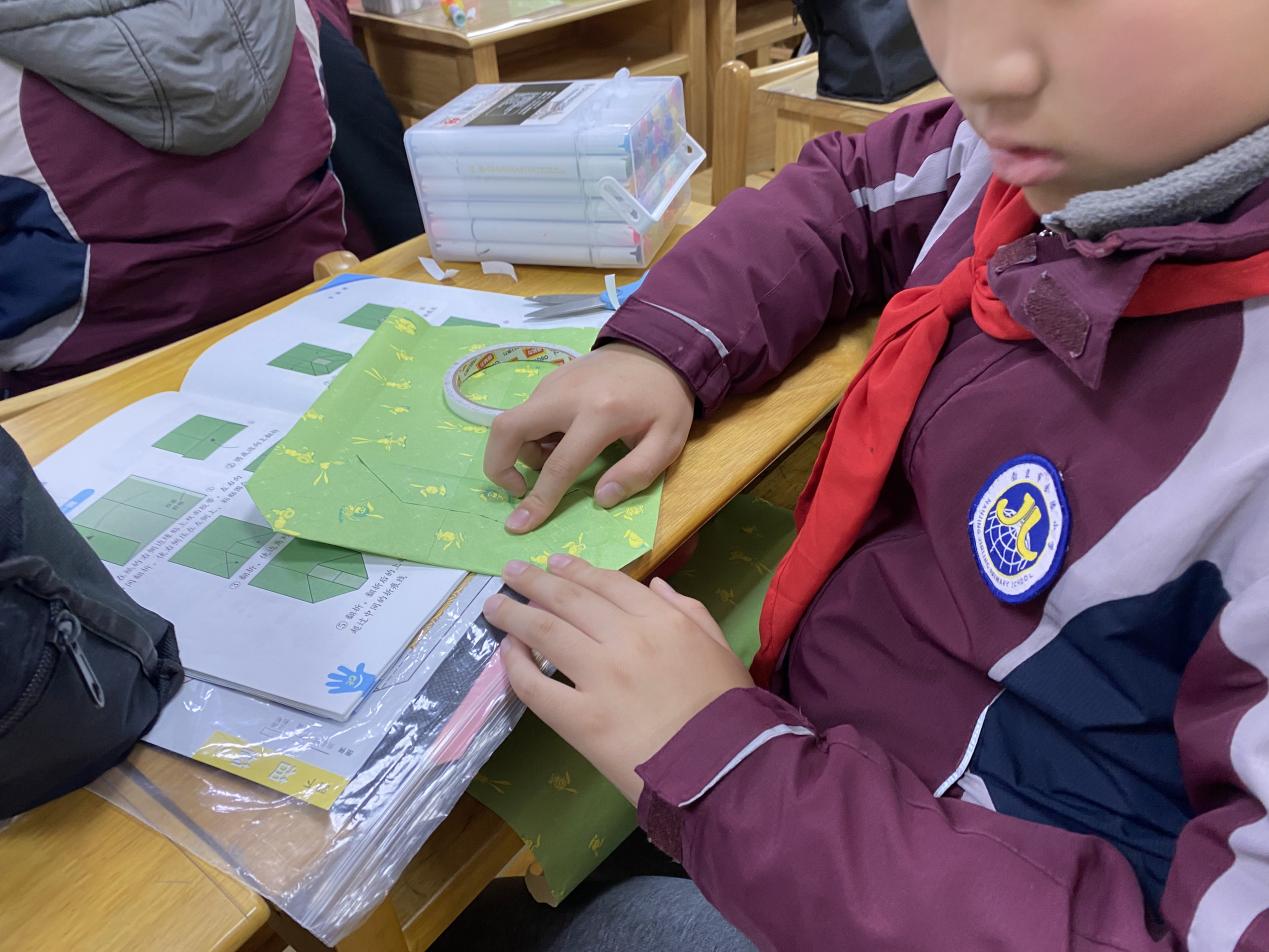 【湖畔·童化课堂】巧手课堂赋能成长 同课异构展师生风采——金陵小学（仙林湖校区）劳动主题赛课活动_html_5d93f17e.jpg