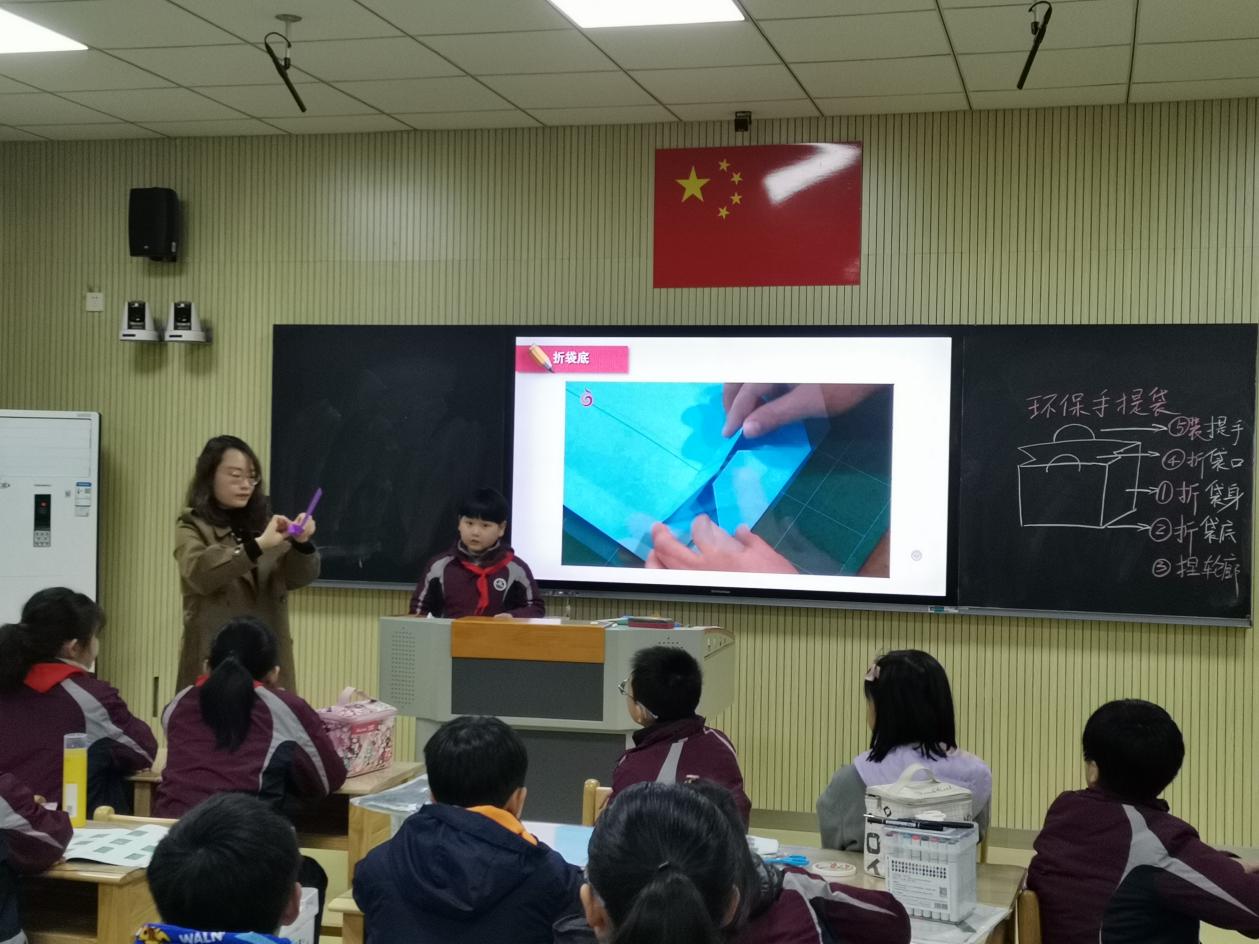 【湖畔·童化课堂】巧手课堂赋能成长 同课异构展师生风采——金陵小学（仙林湖校区）劳动主题赛课活动_html_m7a108478.jpg