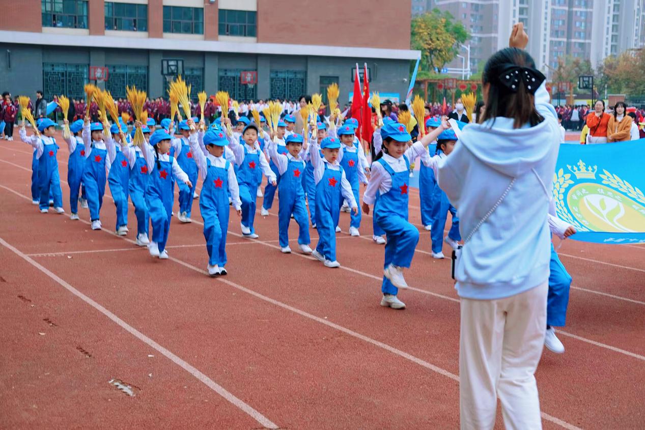 【湖畔·先锋示范】凝心聚力向未来——2022-2023学年先进班集体事迹介绍（5）_html_m3b52c63.jpg