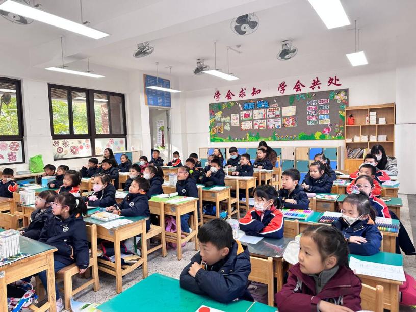 【湖畔·童化课堂】开启寻圆之旅，创造艺术人生——美术校本研修之课例研讨_html_2efcd1fa.jpg
