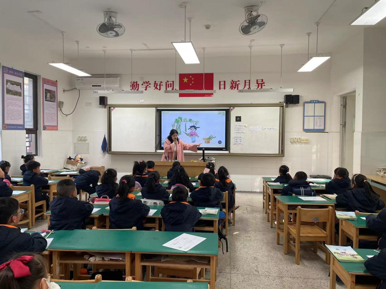 【湖畔·童化课堂】注重言语表达 聚焦思考过程——数学校本研修之课例研讨（186）_html_25625a02.jpg