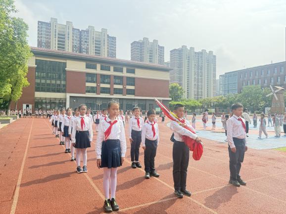 “闪闪发光的你”——金陵小学（仙林湖校区）2025-2026学年第一学期开学典礼暨新生入学仪式_html_6494ee3b.jpg