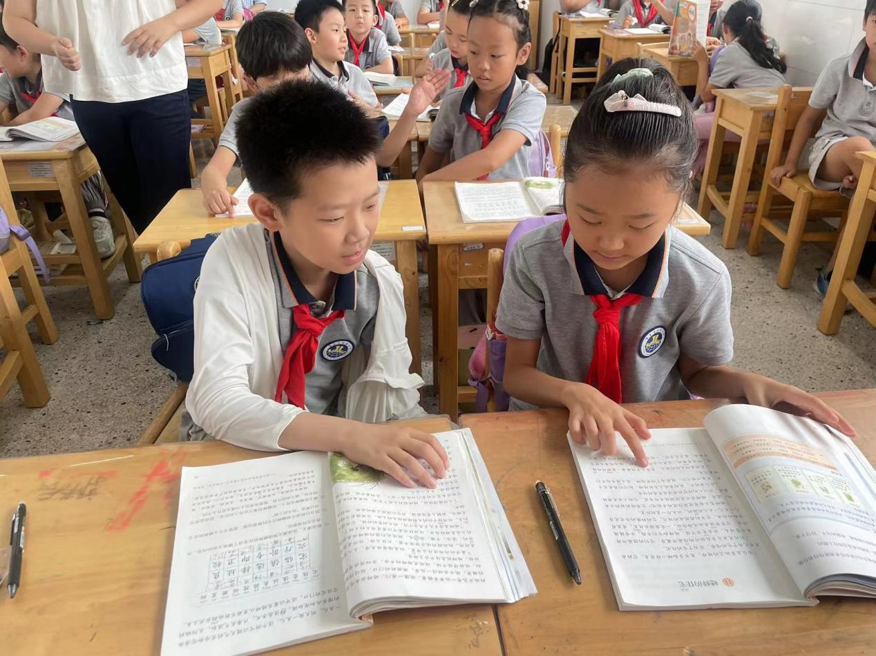 【博学广志】集体智慧共研究，携手“观察”共成长——金陵小学广志路校区四年级语文组教研活动_html_77eec7ea.jpg
