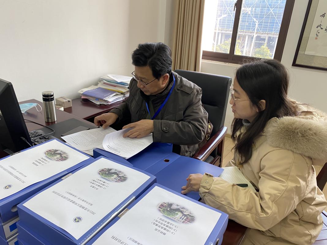 【湖畔光影】立高尚师德 树文明师风——记金陵小学（仙林湖校区）迎接师德师风专项工作督导检查_html_m17822ac8.jpg