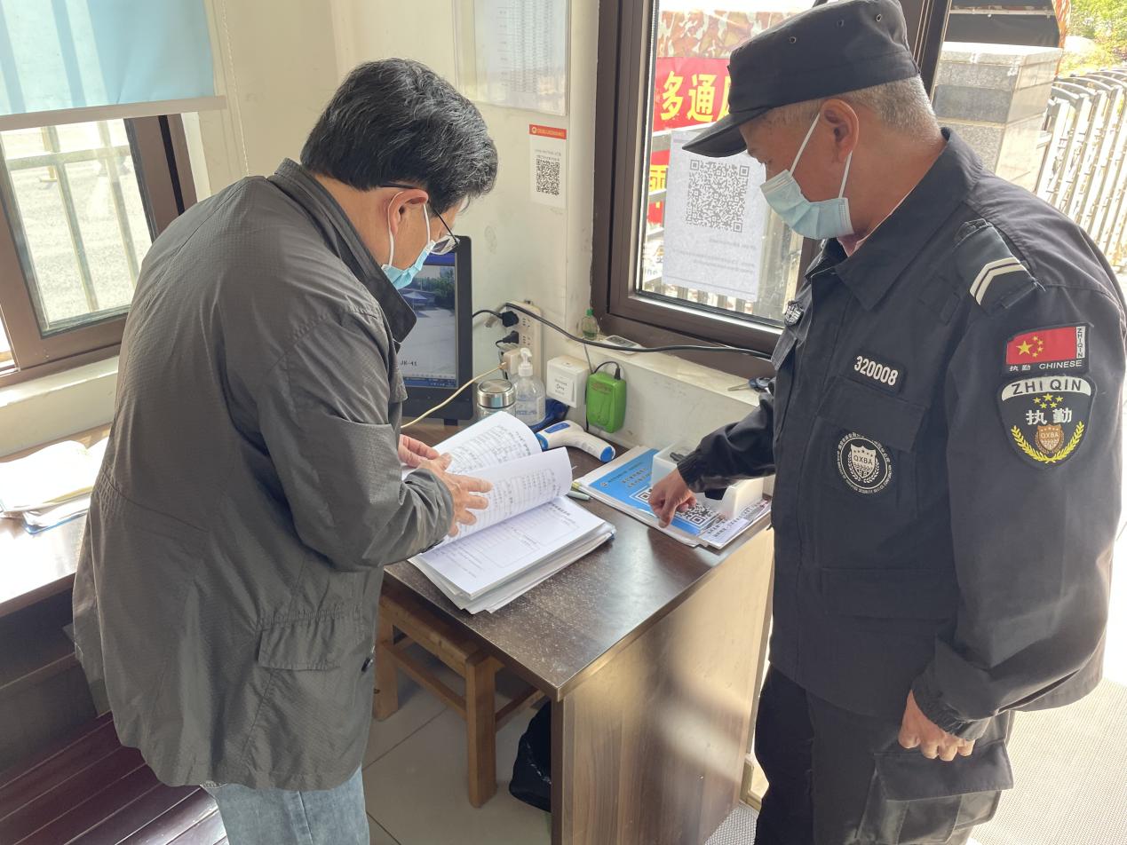 【湖畔光影】责任督学进校园，精准指导保复学——金陵小学（仙林湖校区）迎接复学专项督导_html_m2cb2d690.jpg