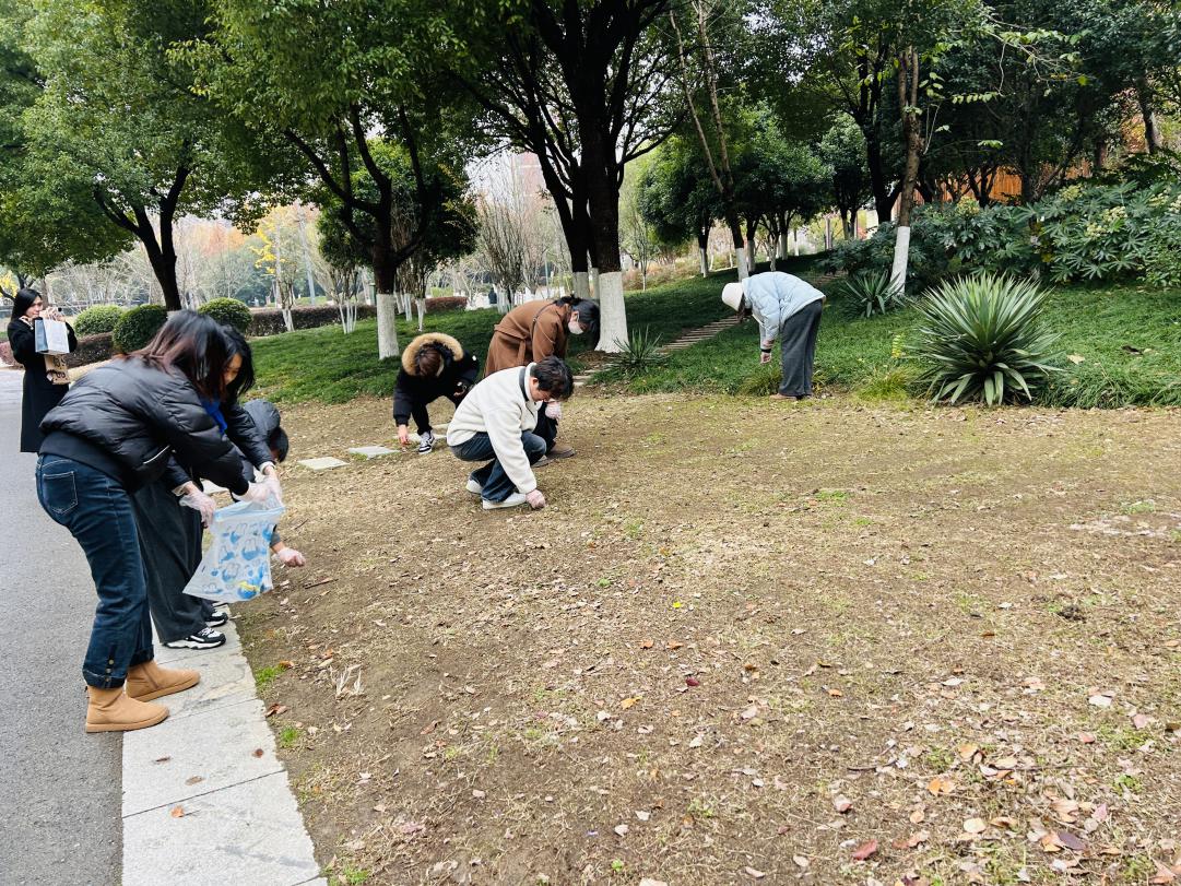 【湖畔·团员活动】“助力绿色环保 践行志愿公益”——金陵小学（仙林湖校区）主题团日活动_html_557d0dee.jpg