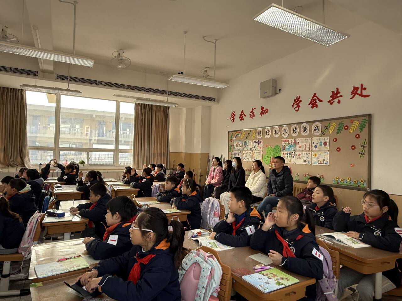 【湖畔·家校共育】共筑教育桥梁，见证孩子成长——金陵小学（仙林湖校区）第五次“家长开放月”三年级篇_html_m3399a53.jpg