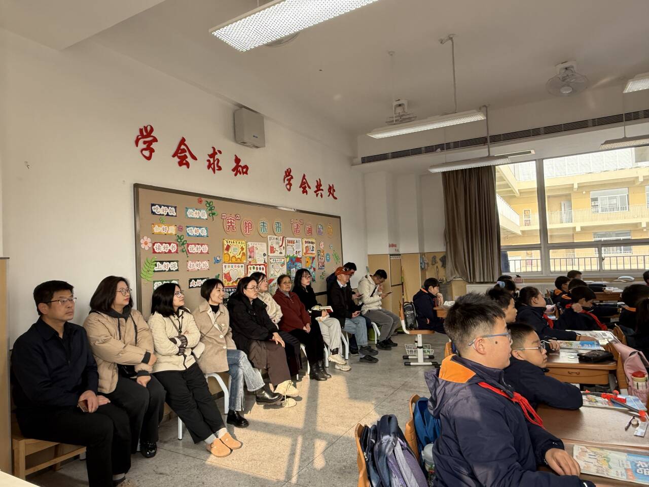 【湖畔·家校共育】共筑教育桥梁，见证孩子成长——金陵小学（仙林湖校区）第五次“家长开放月”三年级篇_html_m4cde5e96.jpg