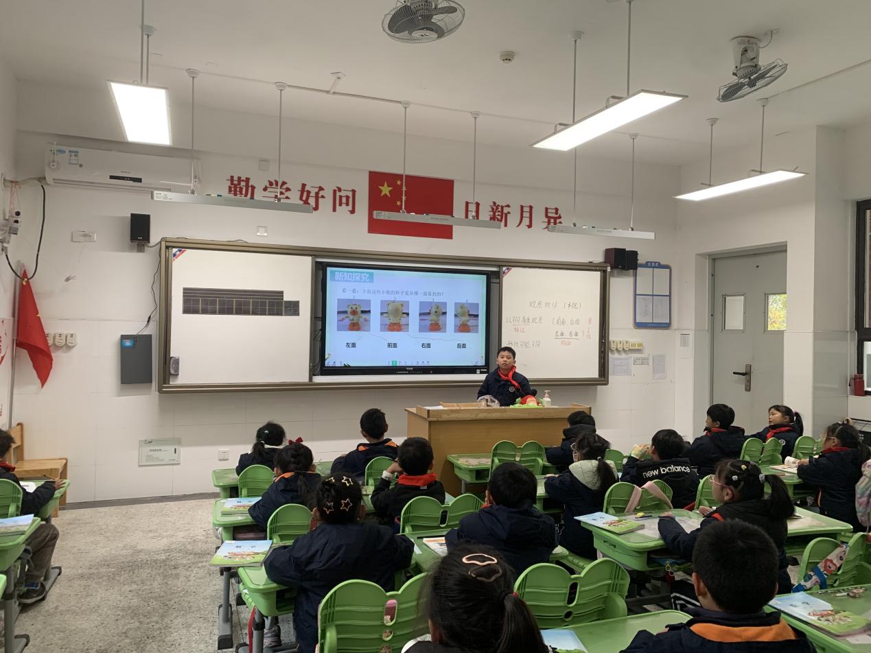 【湖畔·童化课堂】“观”物体，“察”不同，发展空间观念——数学校本研修之课例研讨（240）_html_m3170d7ca.jpg