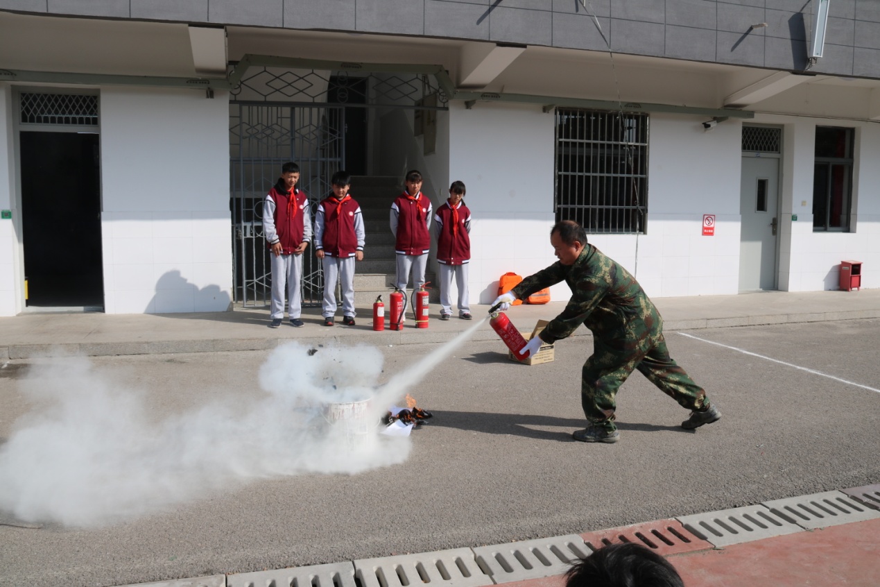 4月份消防疏散演练_html_25cf16b5.jpg