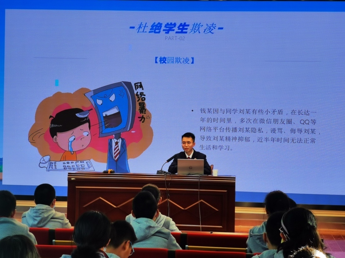 10月20日南京市营防中学七年级开展法治教育讲座_html_4e2c2a1f.jpg