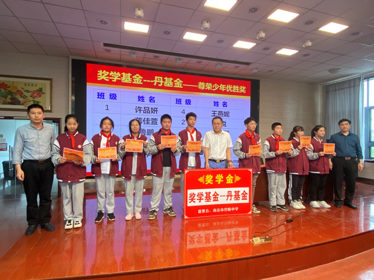 七年级家长会新闻稿：家校共育 健康成长_html_m44aa3f39.jpg