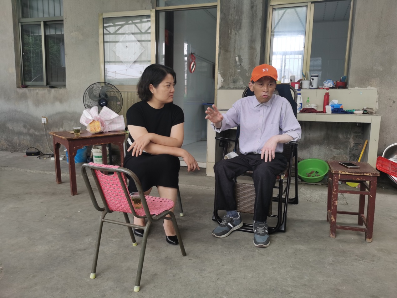 情系教育教师  慰问暖心感人_html_m18a99a6.jpg