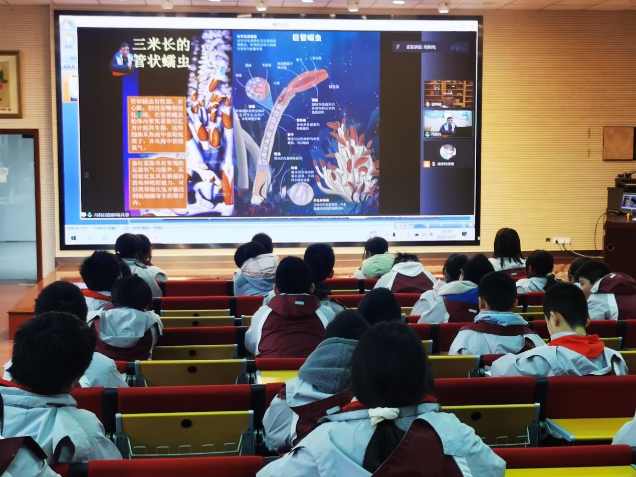 深海黑暗生物群_html_m58f520f9.jpg