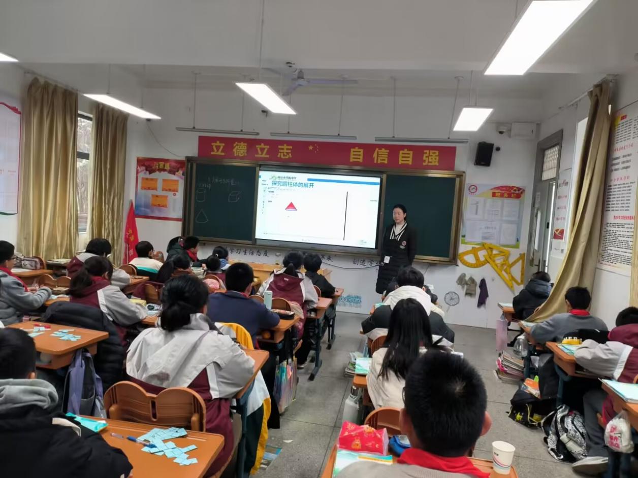 新闻报道-12月份青年教师汇报课_html_m5372b156.jpg