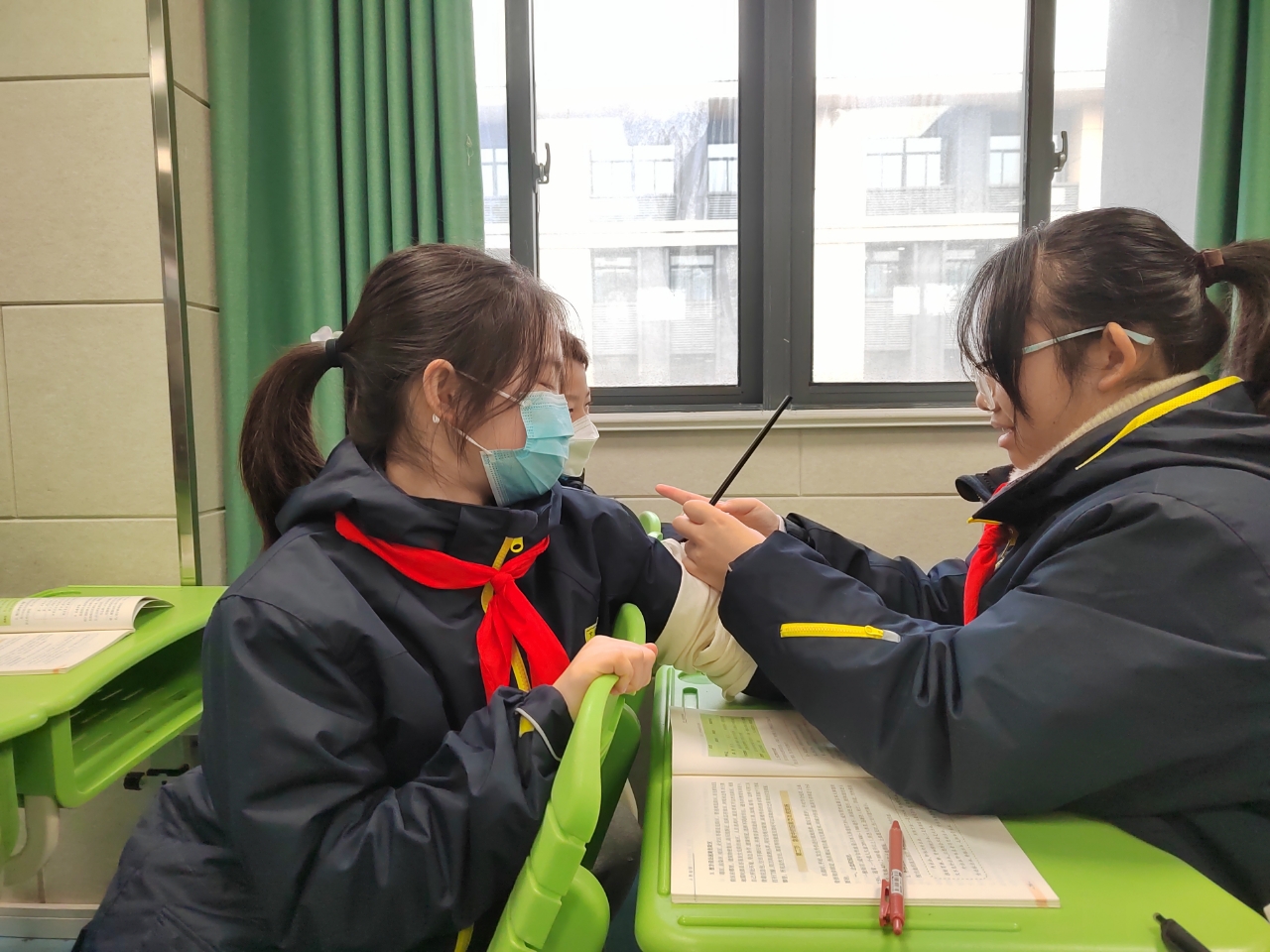 玄武栖霞联合举行初中人防教研活动_html_73d6ad63.jpg
