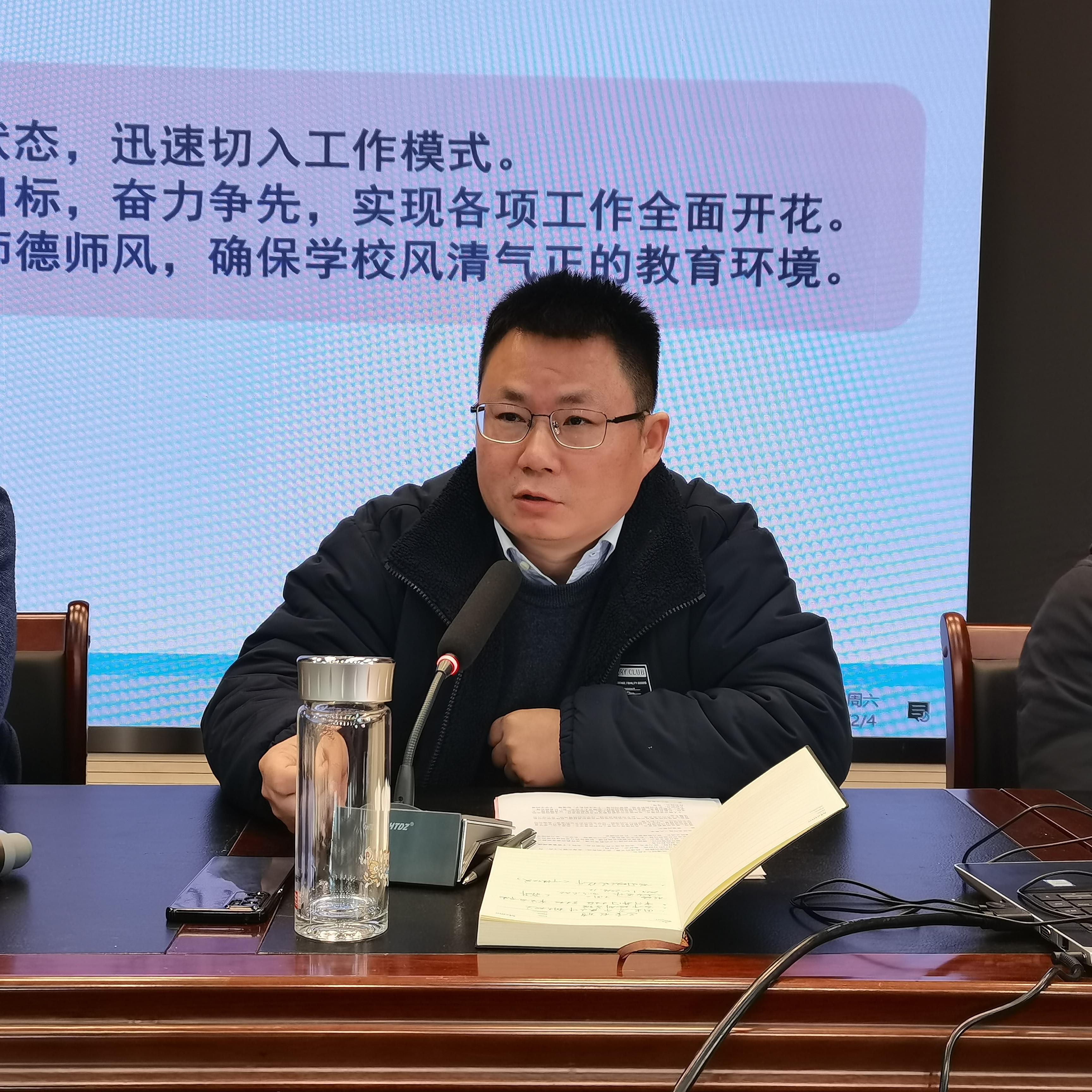 大展宏兔向未来 凝心聚力绘新篇_html_m3e24731f.jpg