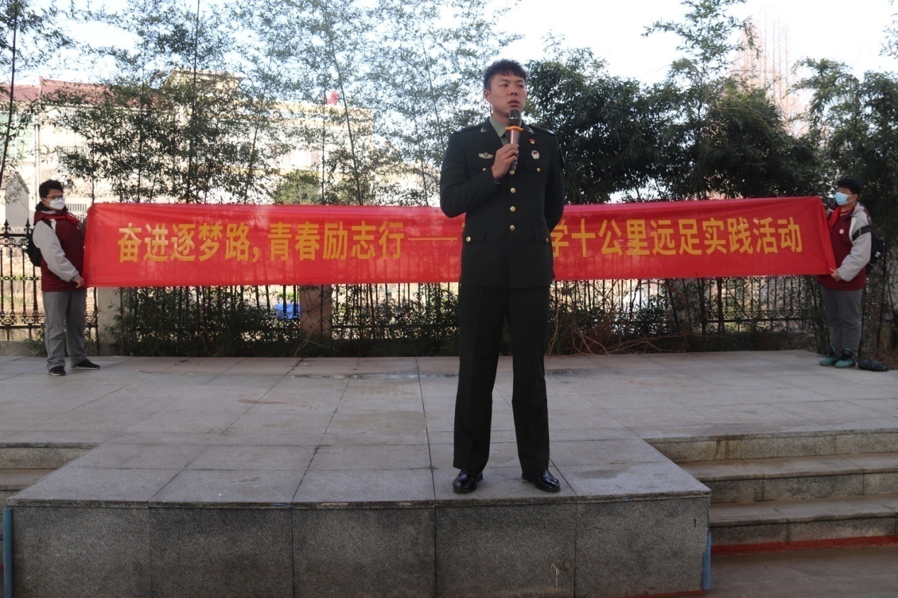 社会实践活动新闻稿_html_70ebffcb.jpg