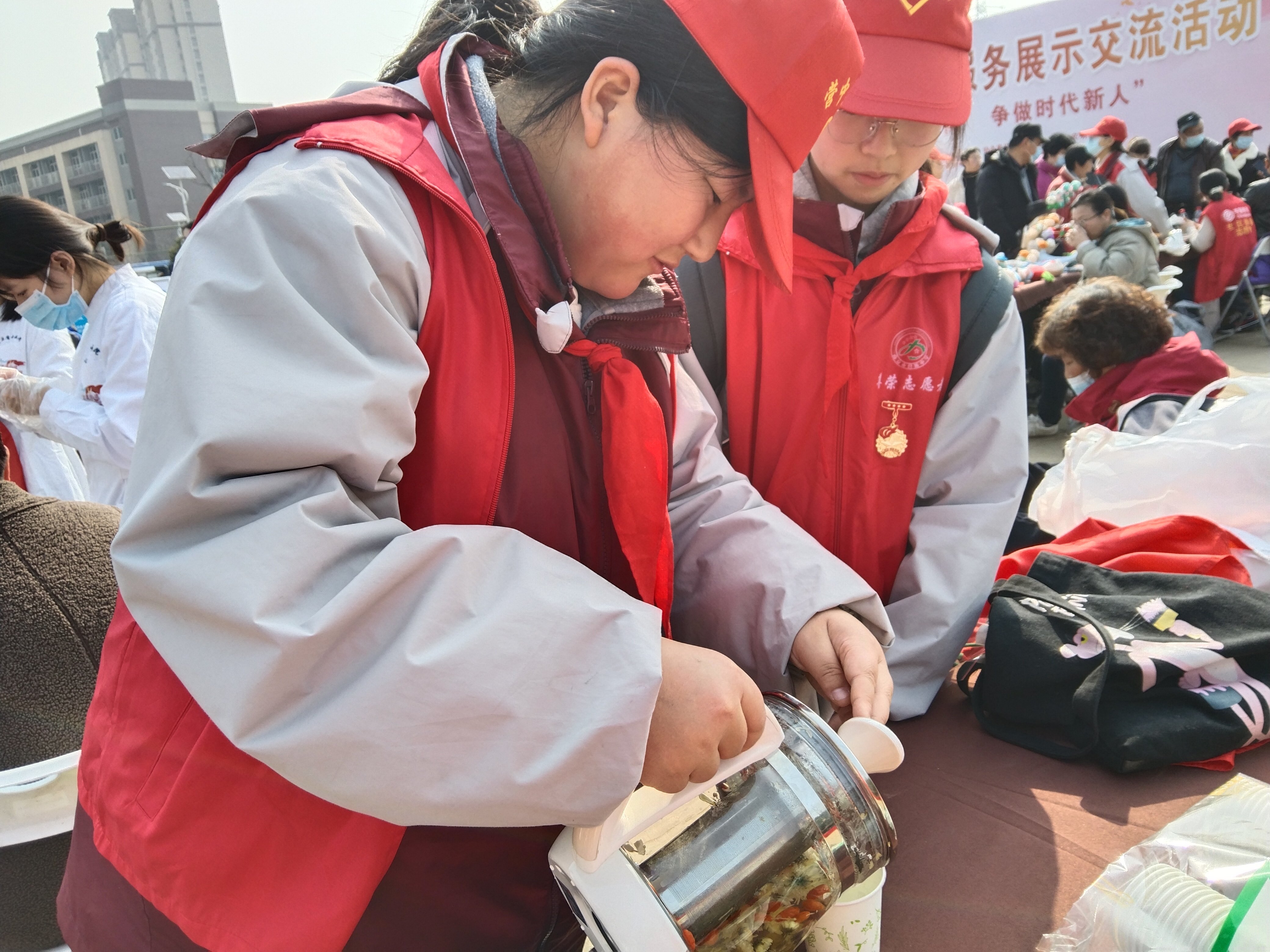 志愿活动新闻稿_html_mbf8a392.jpg