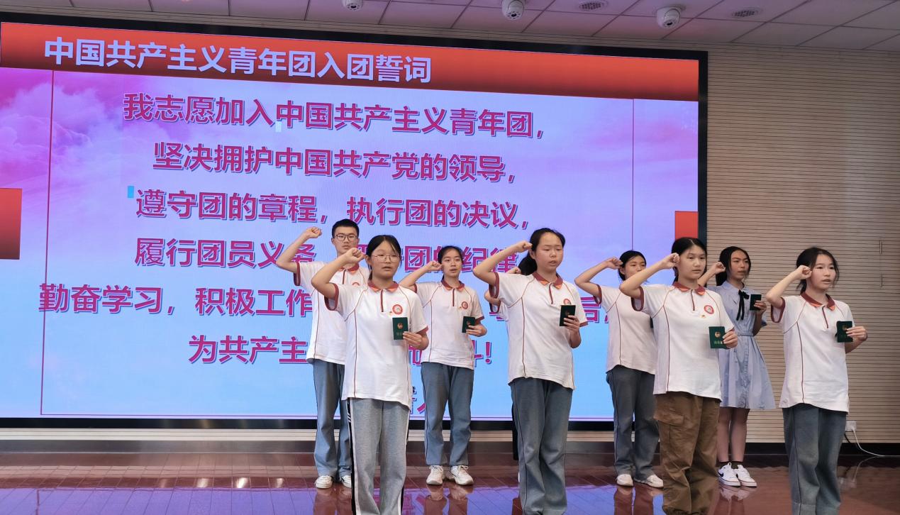 5.15【营中小青团】南京市营防中学举行 入团仪式暨“五月的花海”青春仪式_html_m2979dbdd.jpg