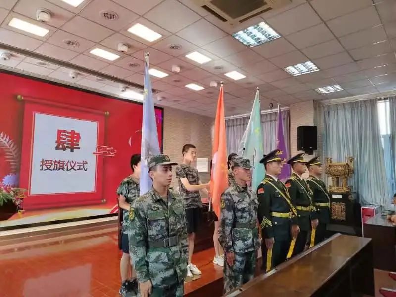 7.30【营中小青团】学习军人优良品质 落实国防教育实践 ——营防中学组织开展暑期军事夏令营开营仪式暨入学仪式_html_m13692b4b.jpg