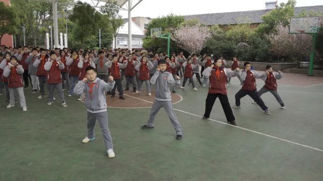 南京市营防中学开展国防教育课程展示_html_m1eb192f2.jpg