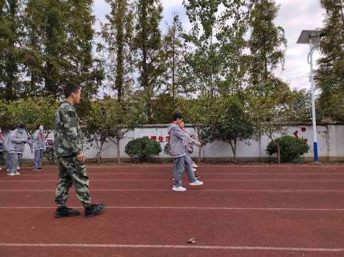 军训2_html_5e54604f.png