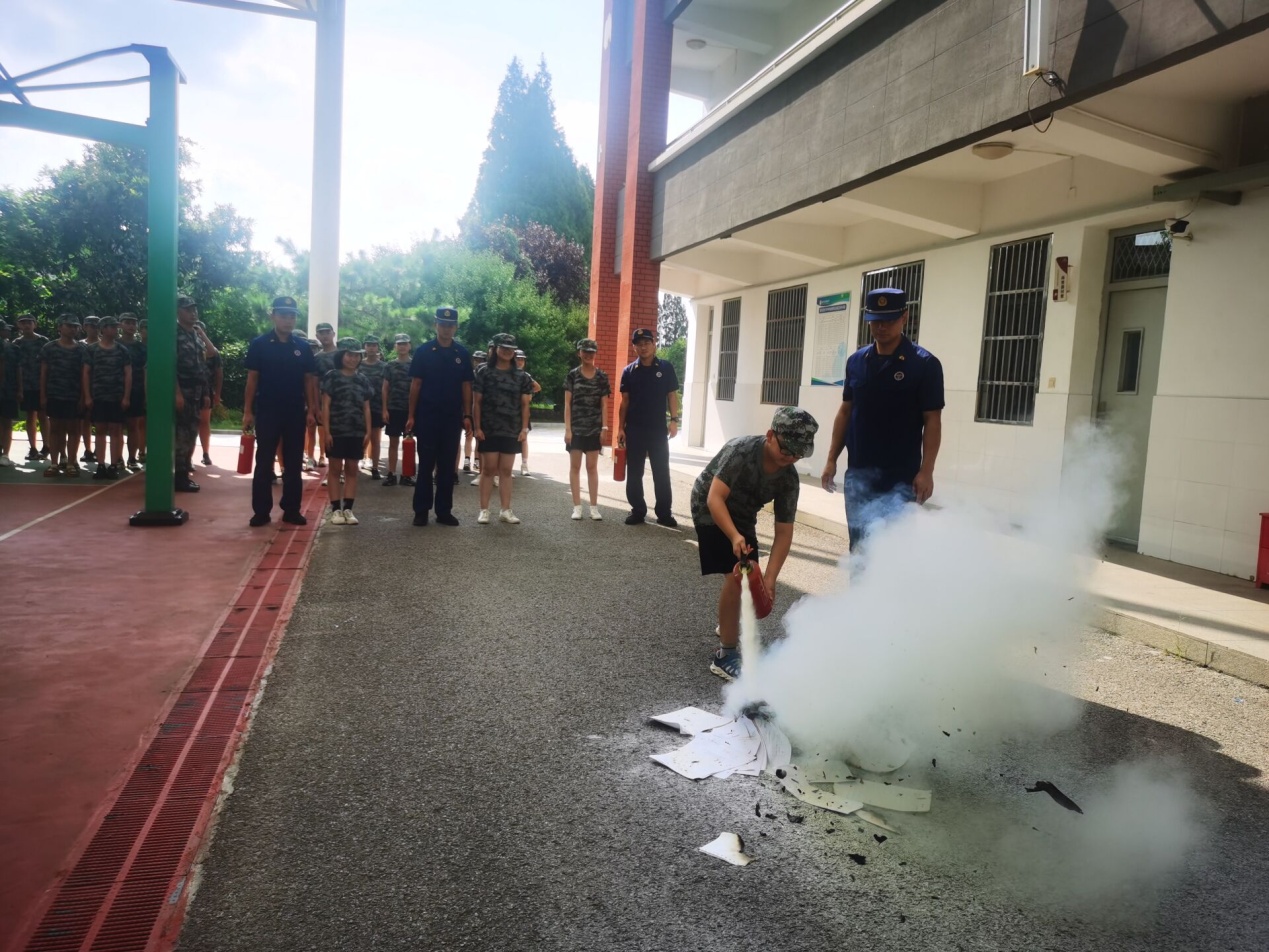 消防知识进军营  国防人防重实践_html_785f16c7.jpg