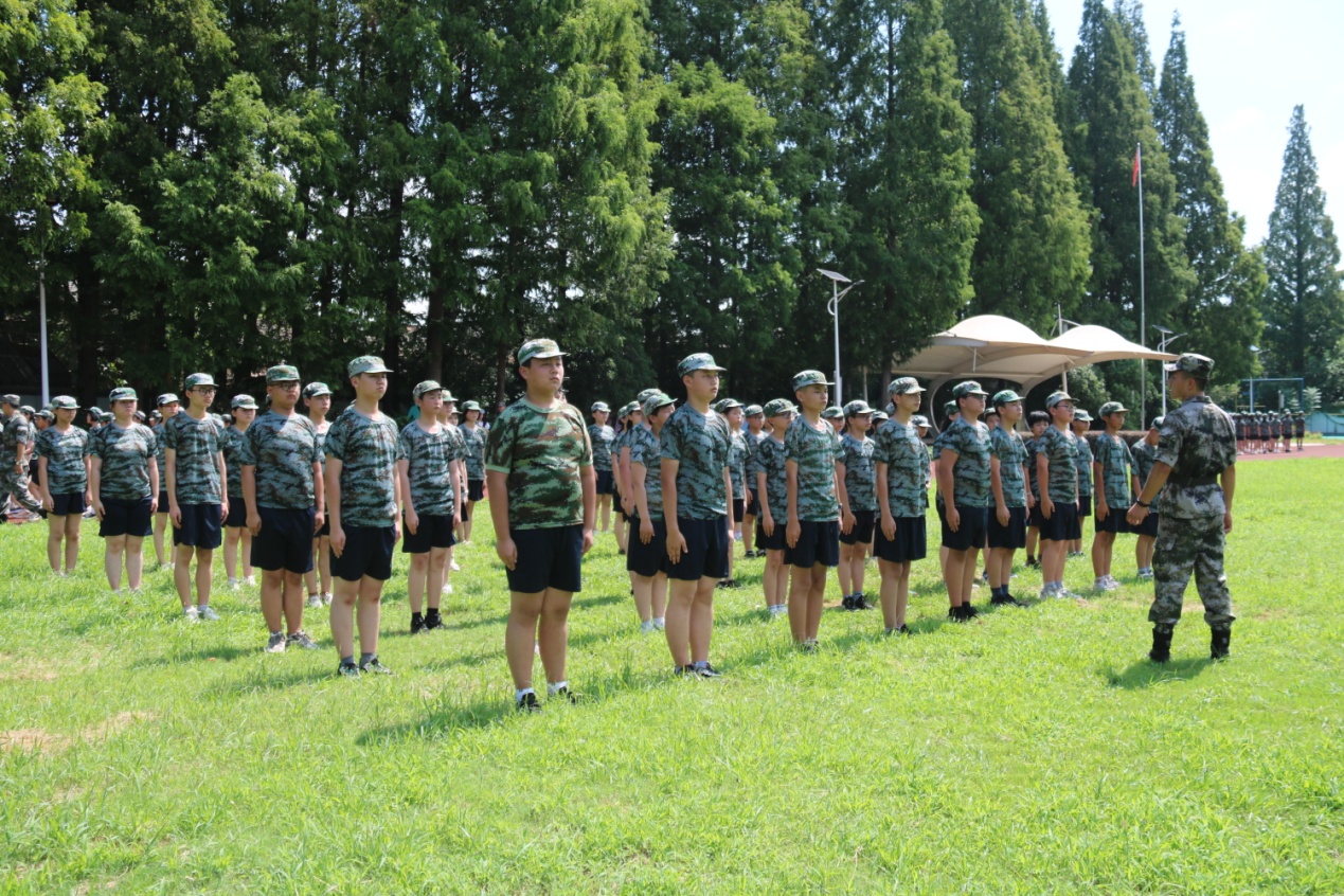 【尊荣营中】致敬八一 强军强国  ——南京市营防中学开展暑期军事夏令营暨庆祝八一建军节主题实践活动
