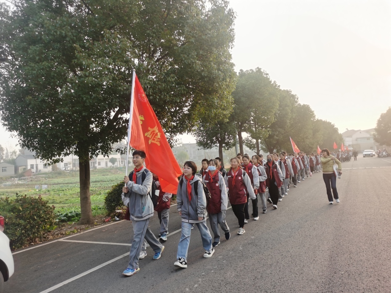 【尊荣营中】脚步丈量青春，拼搏筑梦未来  ——南京市营防中学开展五公里远足实践活动