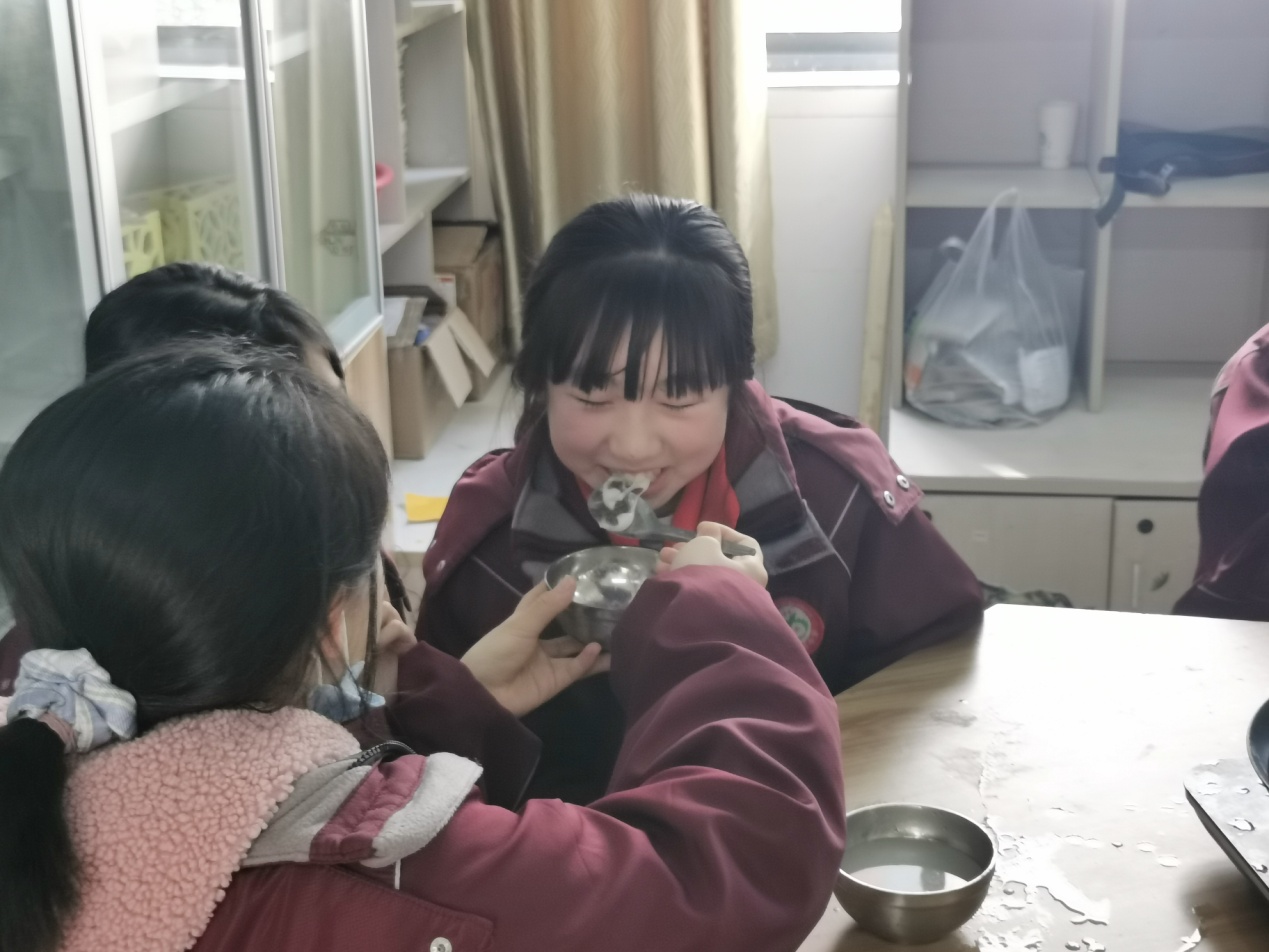 灯笼吐艳映新春  细品元宵度佳节_html_m41cdd03.jpg