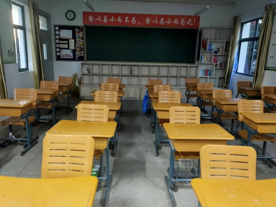 营防中学开学第一天报道_html_1983a84e.jpg