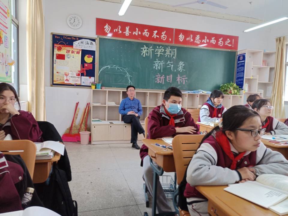 营防中学开学第一天报道_html_m3c5ffe06.jpg